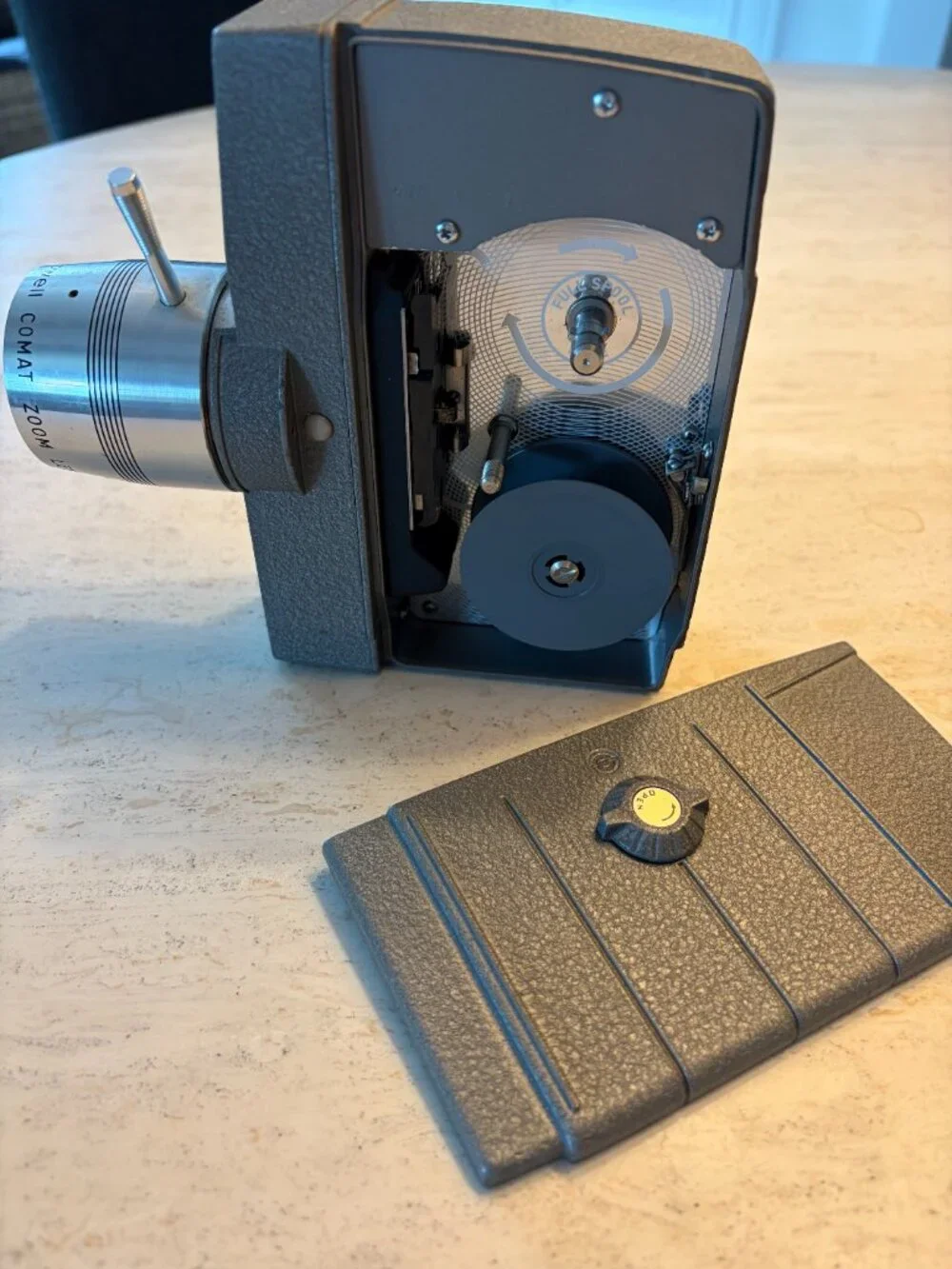 BELL & HOWELL VINTAGE 8 MM MOVIE CAMERA